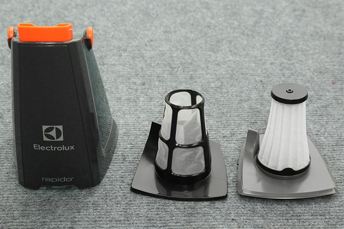 cam-tay-electrolux-zb6214igm-5-700x467